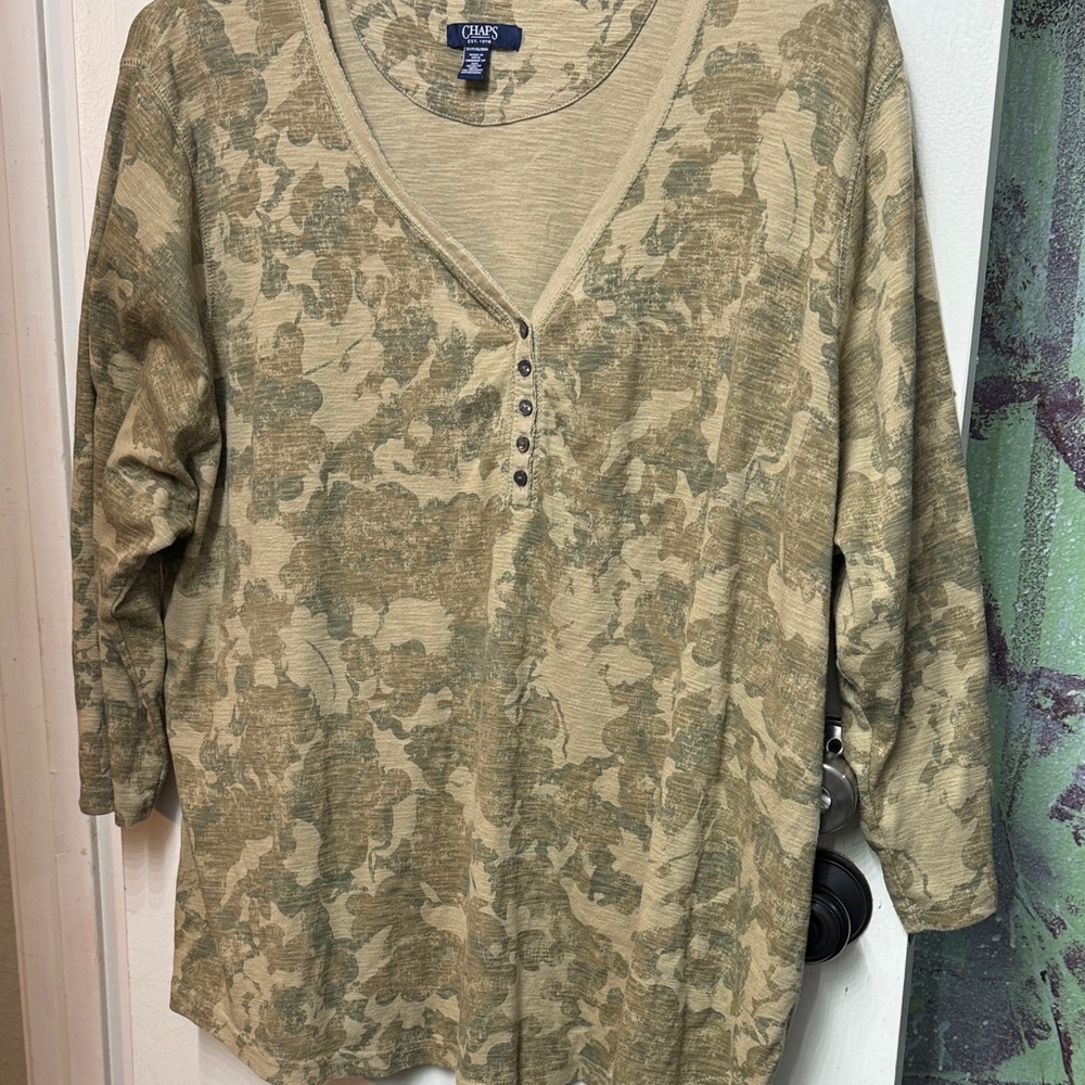 Chaps Women's 3X Camouflage V-neck 3/4 sleeve cotton top perfect condition - Picture 3 of 4